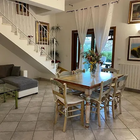 Casa Di Libero بيت للعطل أرتْساكينا